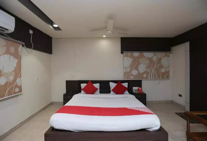 ホテル Crown Plaza By Oyo Rooms