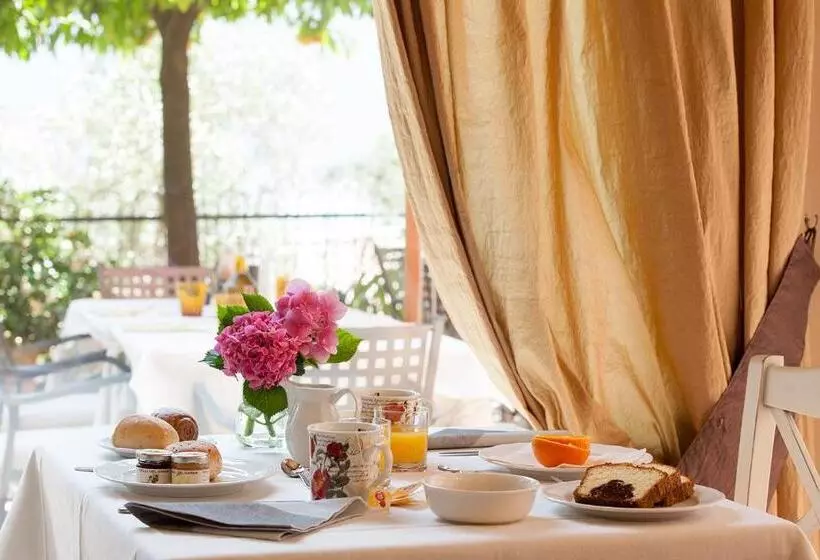 Hotelli La Gardenia & Villa Oleandra