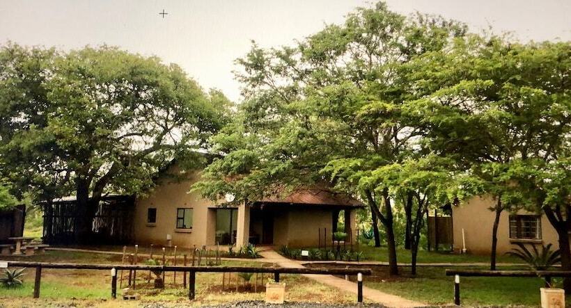 فندق Msunduze River Lodge