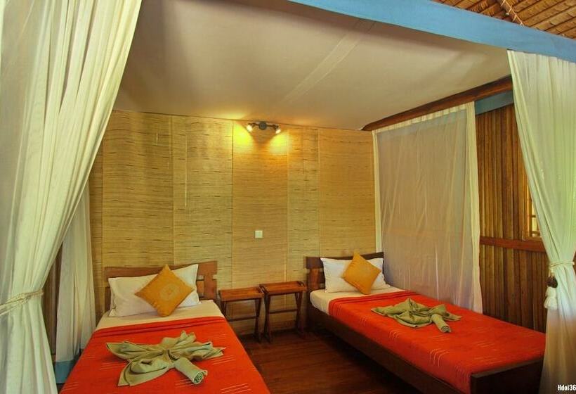 هتل Naturalia Lodge