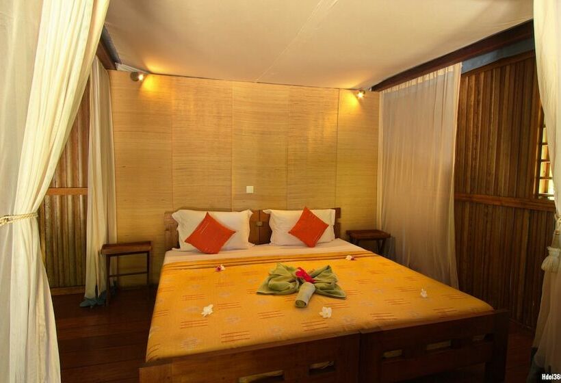 هتل Naturalia Lodge