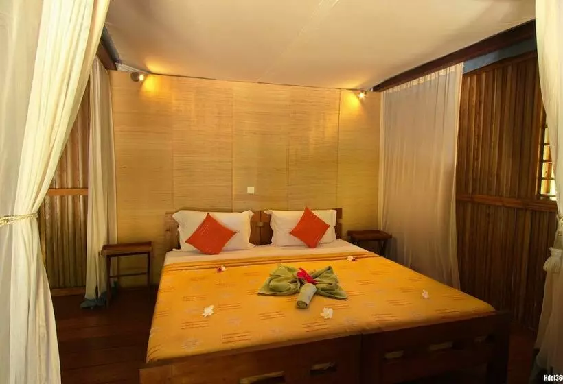 هتل Naturalia Lodge