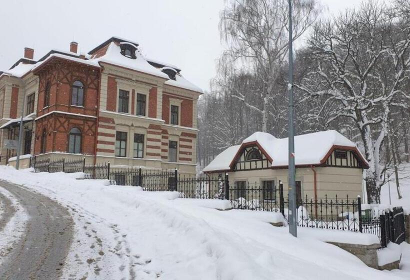 فندق Pensjonat Petite Charlotta