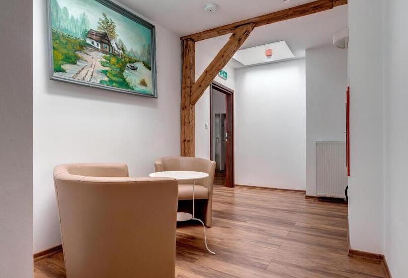 فندق Pensjonat Petite Charlotta