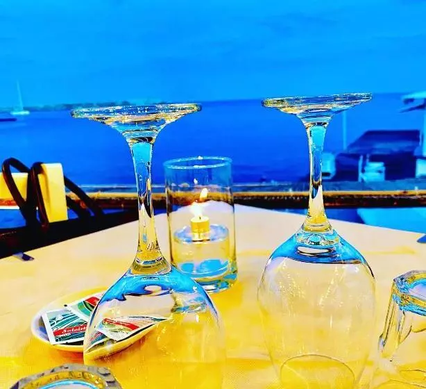 Hotelli Albergo 2 Mari