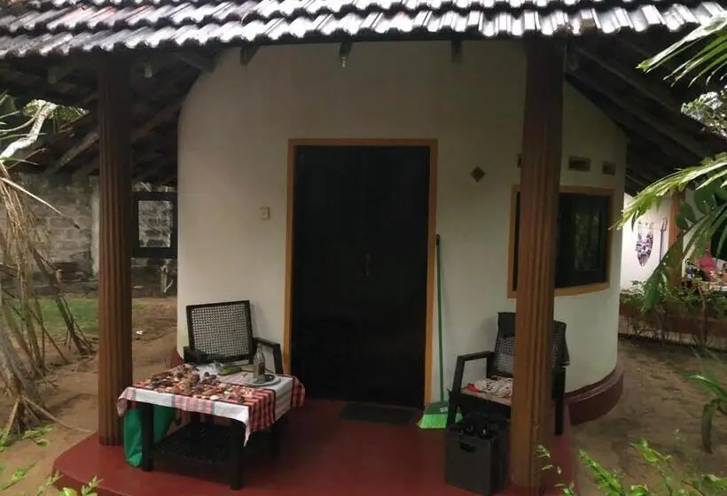 ホテル Ravana Beach Cabanas