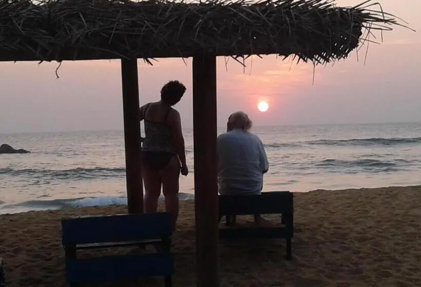 ホテル Ravana Beach Cabanas