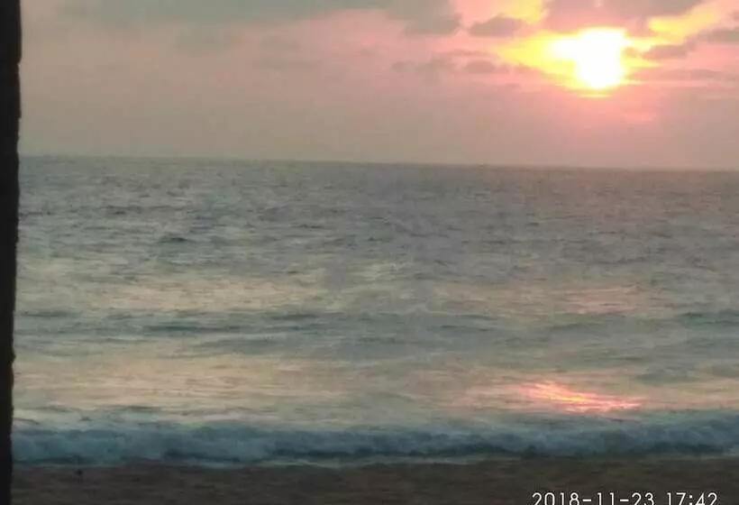 ホテル Ravana Beach Cabanas