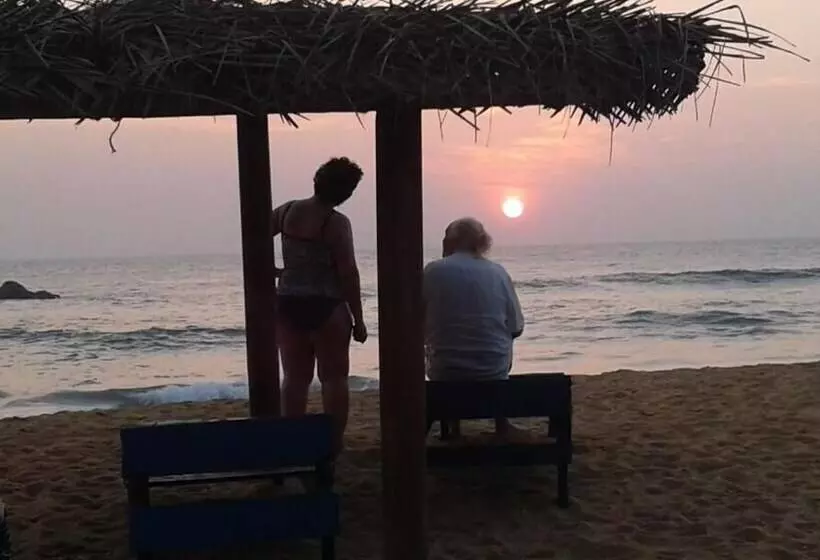 ホテル Ravana Beach Cabanas