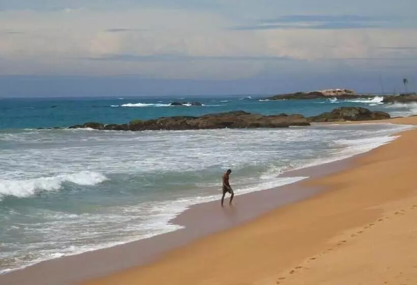 ホテル Ravana Beach Cabanas