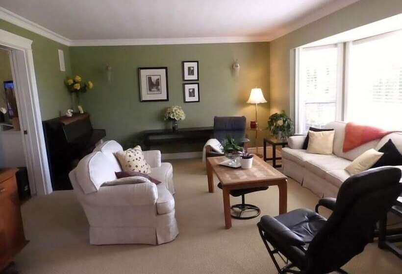 Mt Bakerview Bed And Breakfast