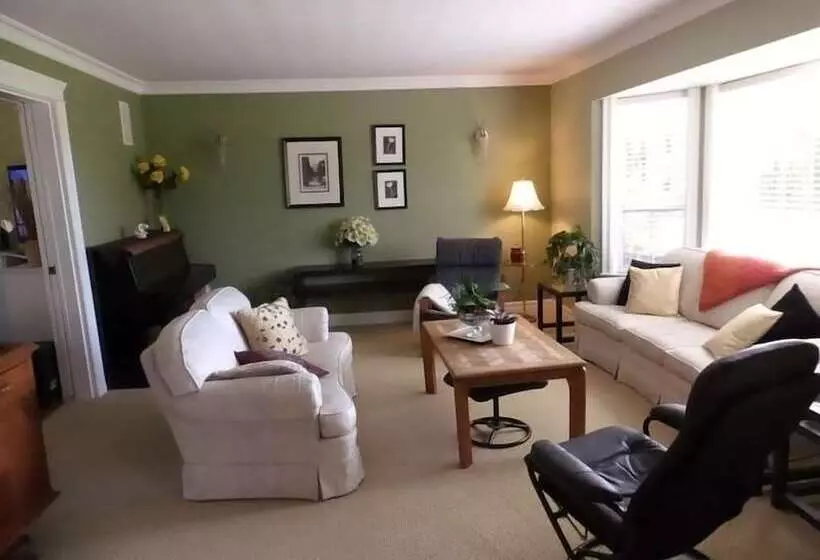 Mt Bakerview Bed And Breakfast