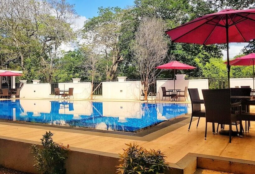 فندق Livinya Holiday Resort