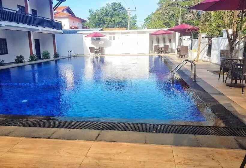 Hotelli Livinya Holiday Resort