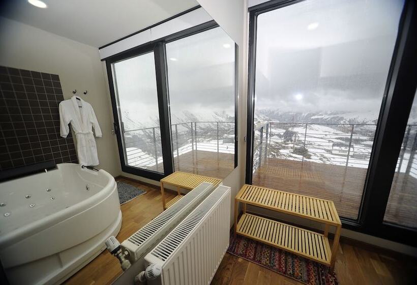 هتل Quadrum Ski & Yoga Resort