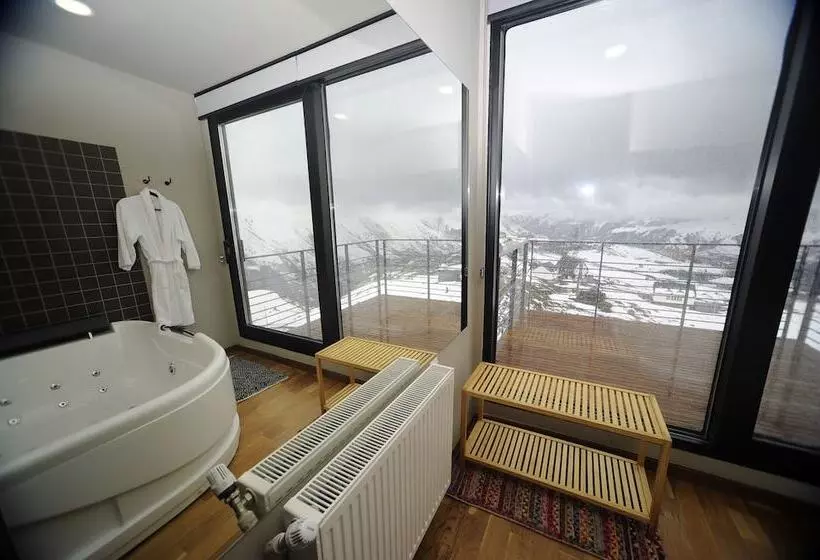 هتل Quadrum Ski & Yoga Resort