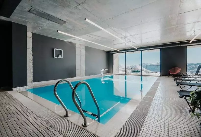 هتل Quadrum Ski & Yoga Resort