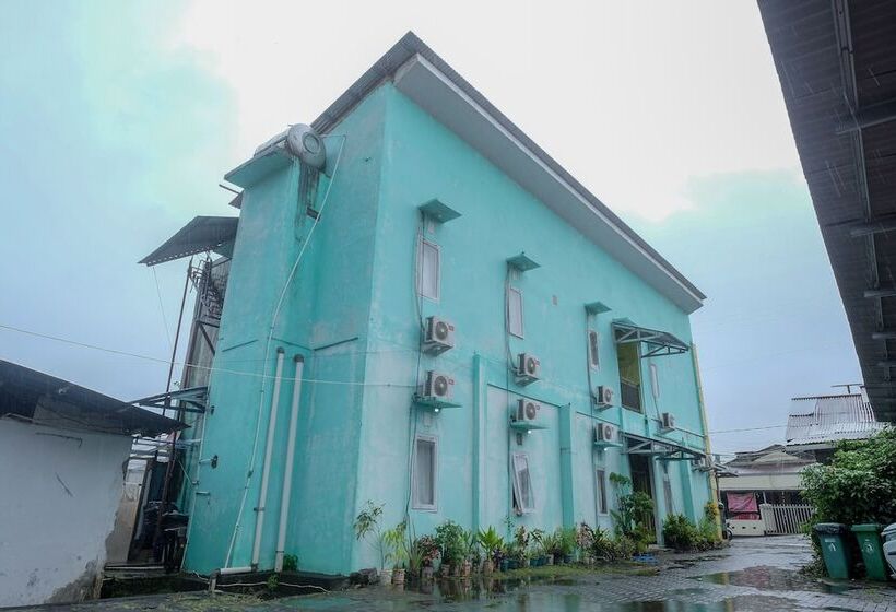 בית מלון כפרי Reddoorz Near Politeknik Manado