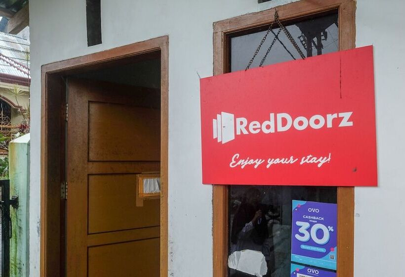 בית מלון כפרי Reddoorz Near Politeknik Manado