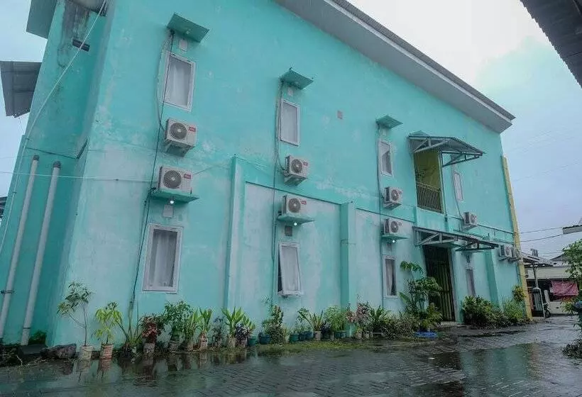 ホテル Reddoorz Near Politeknik Manado