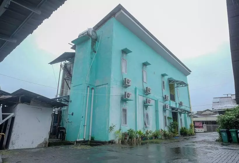 ホテル Reddoorz Near Politeknik Manado