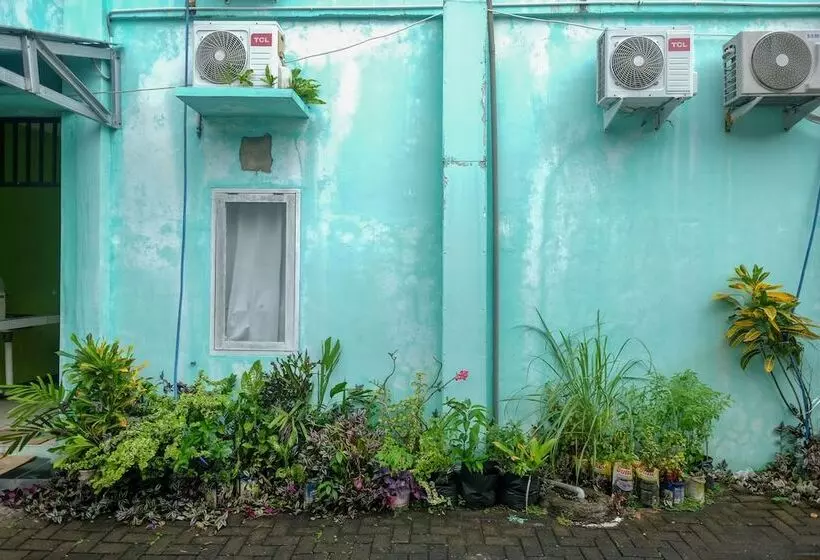 ホテル Reddoorz Near Politeknik Manado