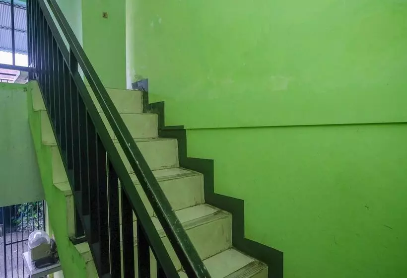 ホテル Reddoorz Near Politeknik Manado