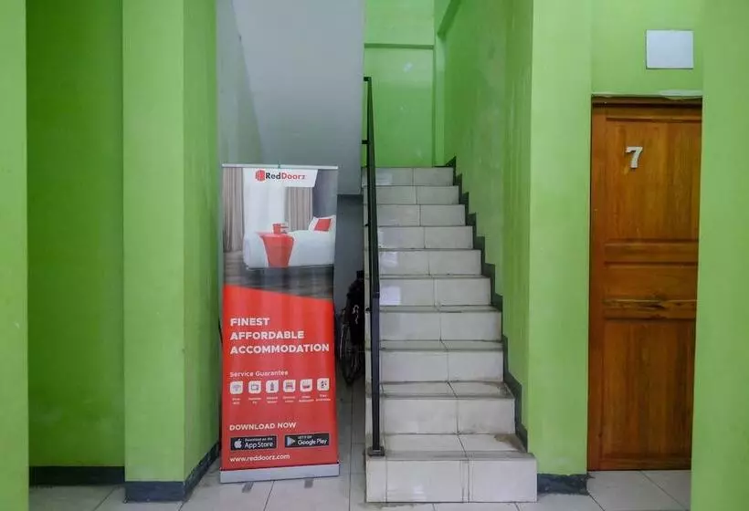 ホテル Reddoorz Near Politeknik Manado