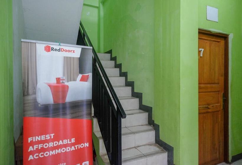 בית מלון כפרי Reddoorz Near Politeknik Manado