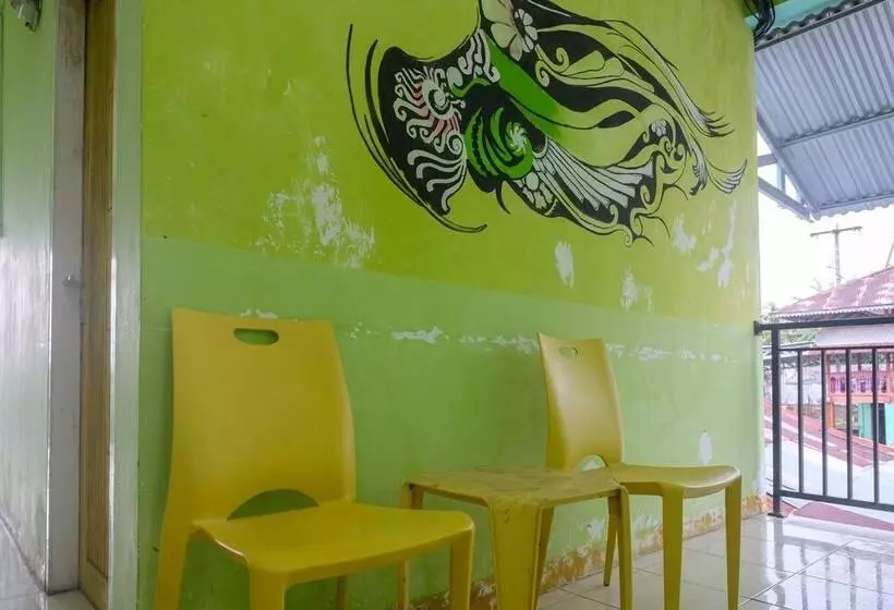 ホテル Reddoorz Near Politeknik Manado