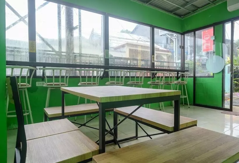 ホテル Reddoorz Near Politeknik Manado