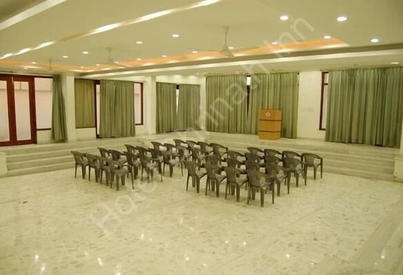 בית מלון כפרי Shrinathinn