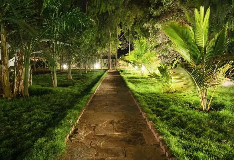 هتل Small World Country Club