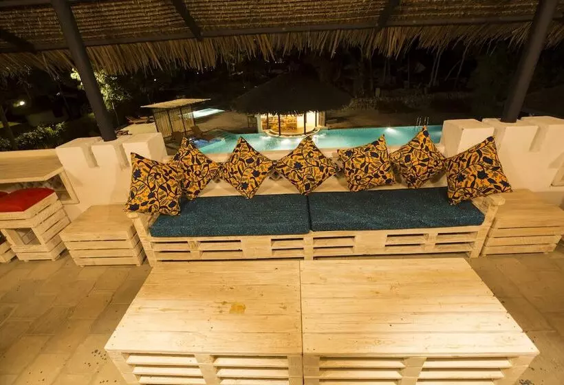 هتل Small World Country Club