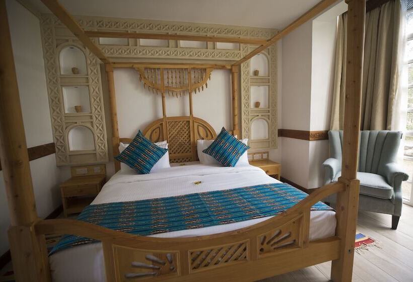 هتل Small World Country Club