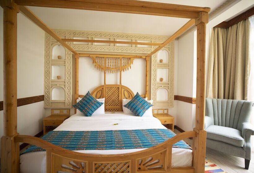 هتل Small World Country Club