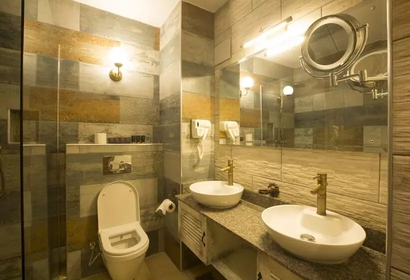 هتل Small World Country Club