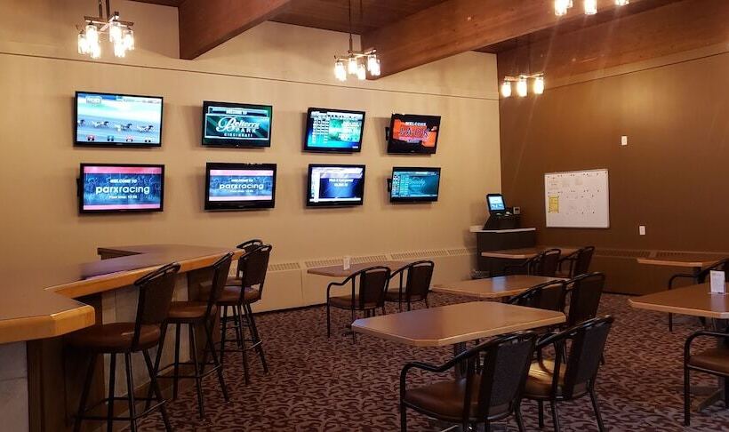 Отель Super 8 By Wyndham Spruce Grove