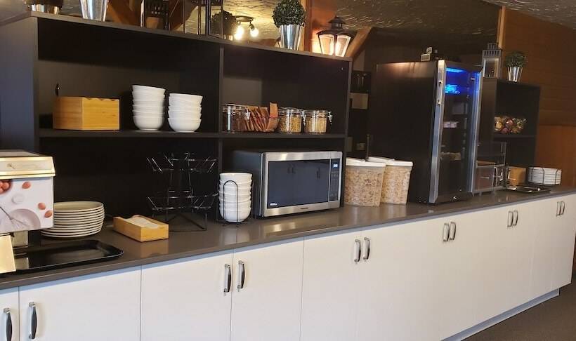 Отель Super 8 By Wyndham Spruce Grove