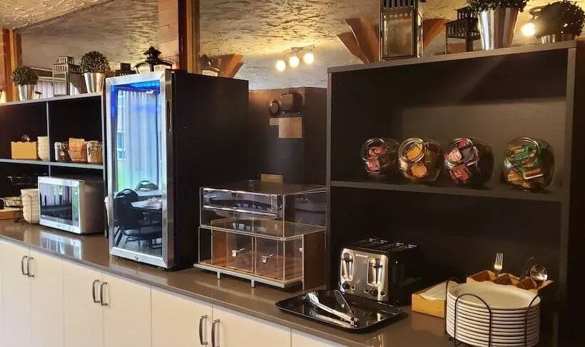 Hotelli Super 8 By Wyndham Spruce Grove