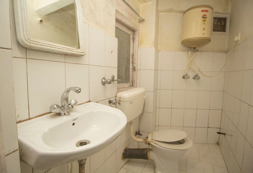 Oyo 14425 Hotel Shade