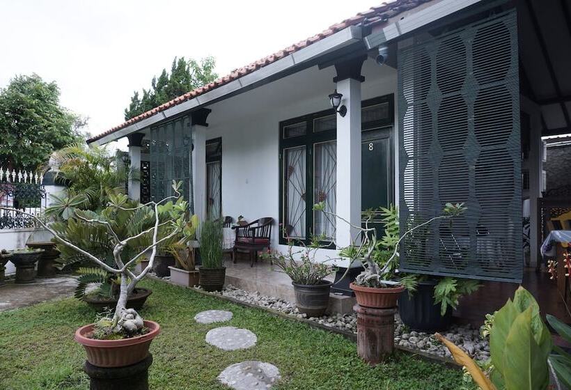Schronisko Griya Cemara Homestay By Oyo Rooms