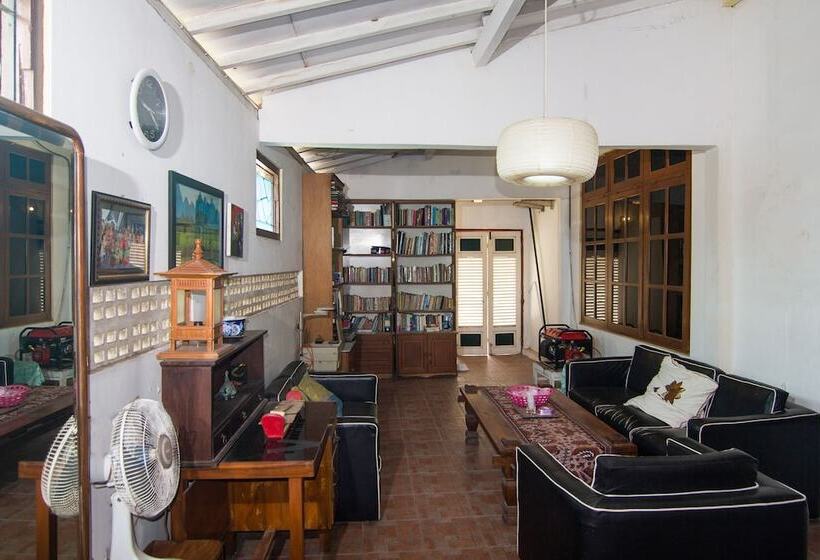 Schronisko Griya Cemara Homestay By Oyo Rooms