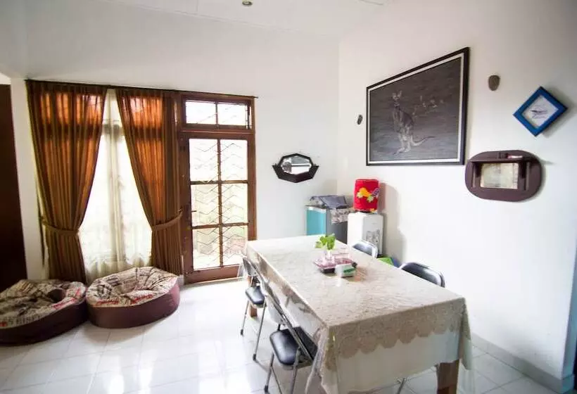 هاستل Griya Cemara Homestay By Oyo Rooms