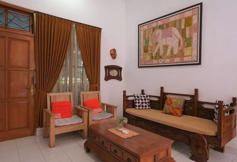 هاستل Griya Cemara Homestay By Oyo Rooms
