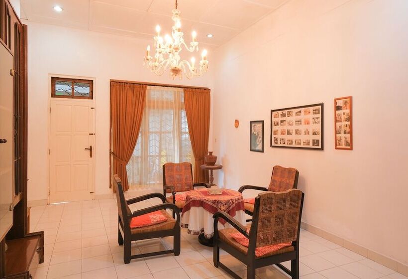 Schronisko Griya Cemara Homestay By Oyo Rooms