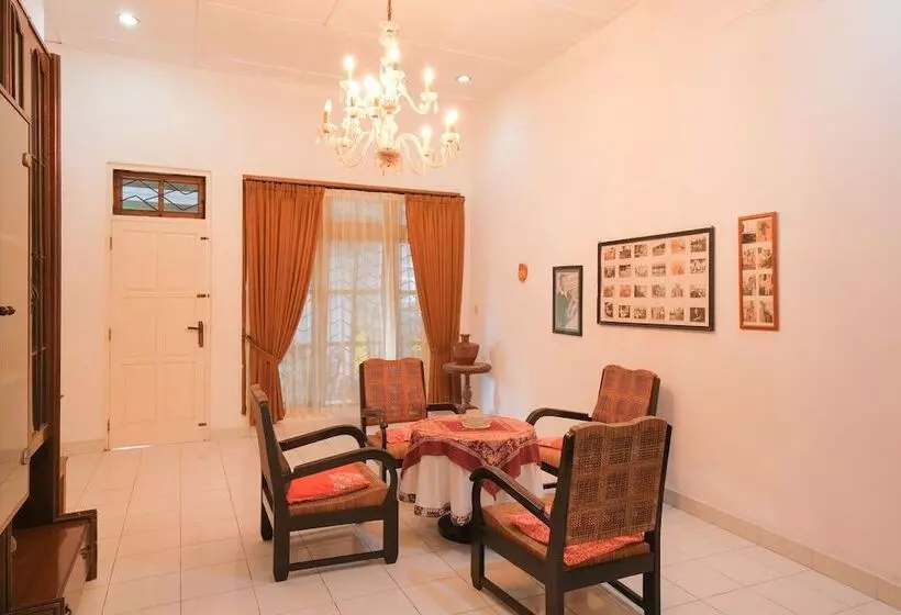 هاستل Griya Cemara Homestay By Oyo Rooms