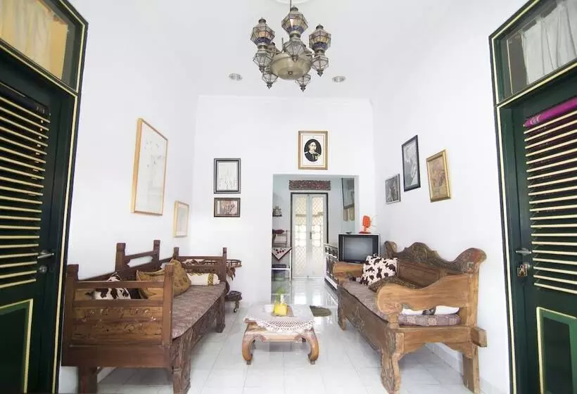 هاستل Griya Cemara Homestay By Oyo Rooms