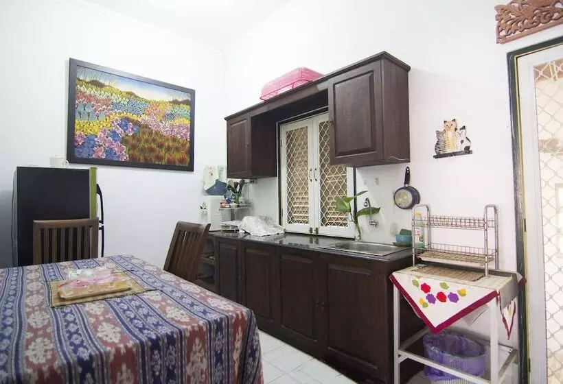 هاستل Griya Cemara Homestay By Oyo Rooms