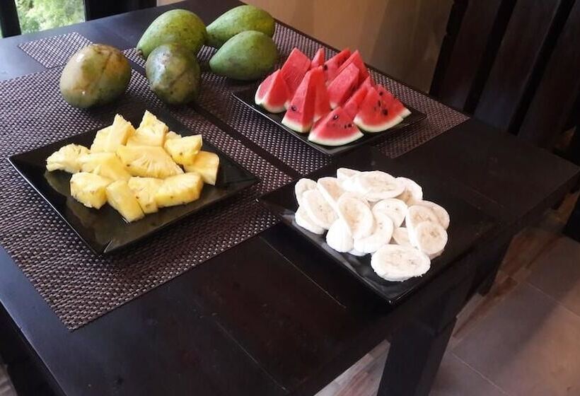 مبيت وإفطار Edwin S Airport Garden